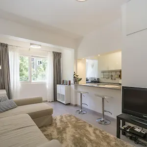 Appartement Lovely & Modern In The Center